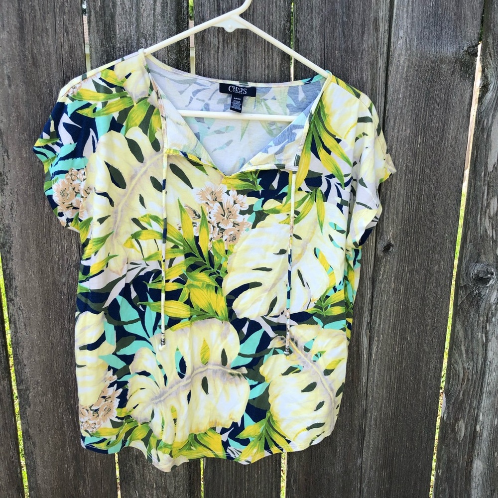 Chaps women’s top size S.